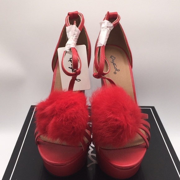 Qupid Woman’s Red Pumps Platform Heels Real Rabbit Fur Pom Poms Size 8 - Picture 2 of 14